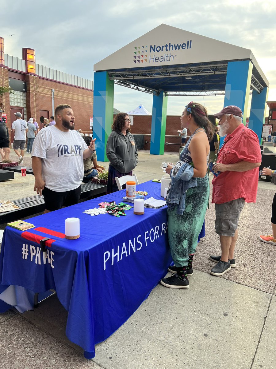 RAPPcampaign's tweet photo. A first for RAPP: We’re at a @phish show in Jones Beach talking with Long Islanders about reuniting families, ending mass incarceration and healing communities. 

Thanks @PhanForRacEq for partnering with us. https://t.co/i5yMGCzNgC