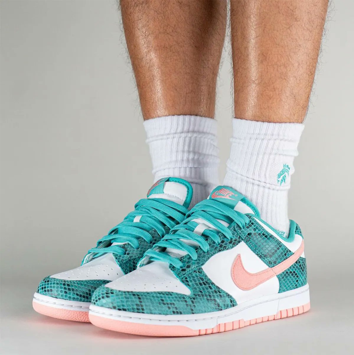 JustFreshKicks's tweet photo. Releasing at 10AM EST
Nike Dunk Low 'Teal Snakeskin'
=> https://t.co/sWfsl9s3gv https://t.co/UHNbtBYuL2