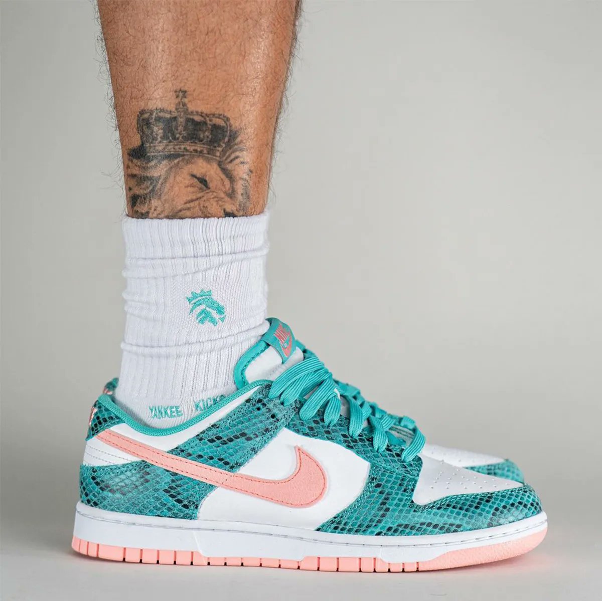 JustFreshKicks's tweet photo. Releasing at 10AM EST
Nike Dunk Low 'Teal Snakeskin'
=> https://t.co/sWfsl9s3gv https://t.co/UHNbtBYuL2