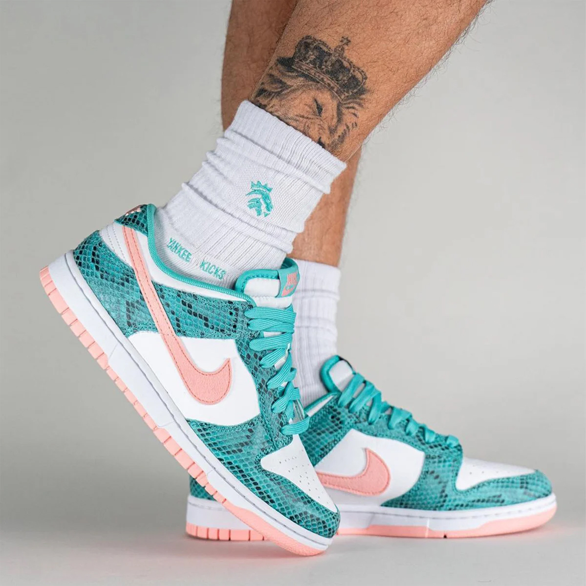 JustFreshKicks's tweet photo. Releasing at 10AM EST
Nike Dunk Low 'Teal Snakeskin'
=> https://t.co/sWfsl9s3gv https://t.co/UHNbtBYuL2