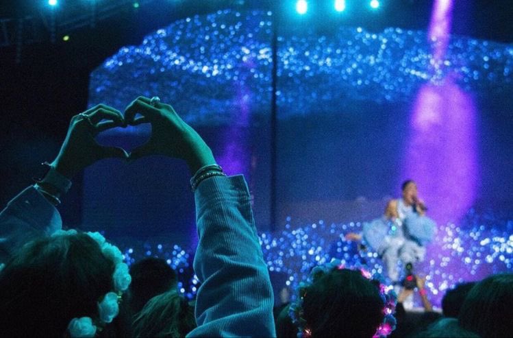 tini__siempre_'s tweet photo. que hermosa foto💙 @TiniStoessel https://t.co/Dmh7CsDBXE