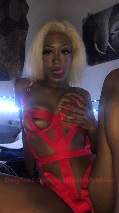 1 pic. Say hi 😌 if im sexy 😘 https://t.co/jrihCWPvMT