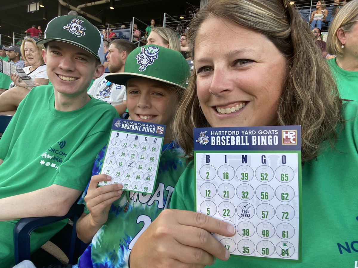 stephamurray17's tweet photo. Playing baseball bingo at First Responders Night! 💙⚾️💚 #nogoatsnoglory #hartfordyardgoats https://t.co/8vXkX2om0D