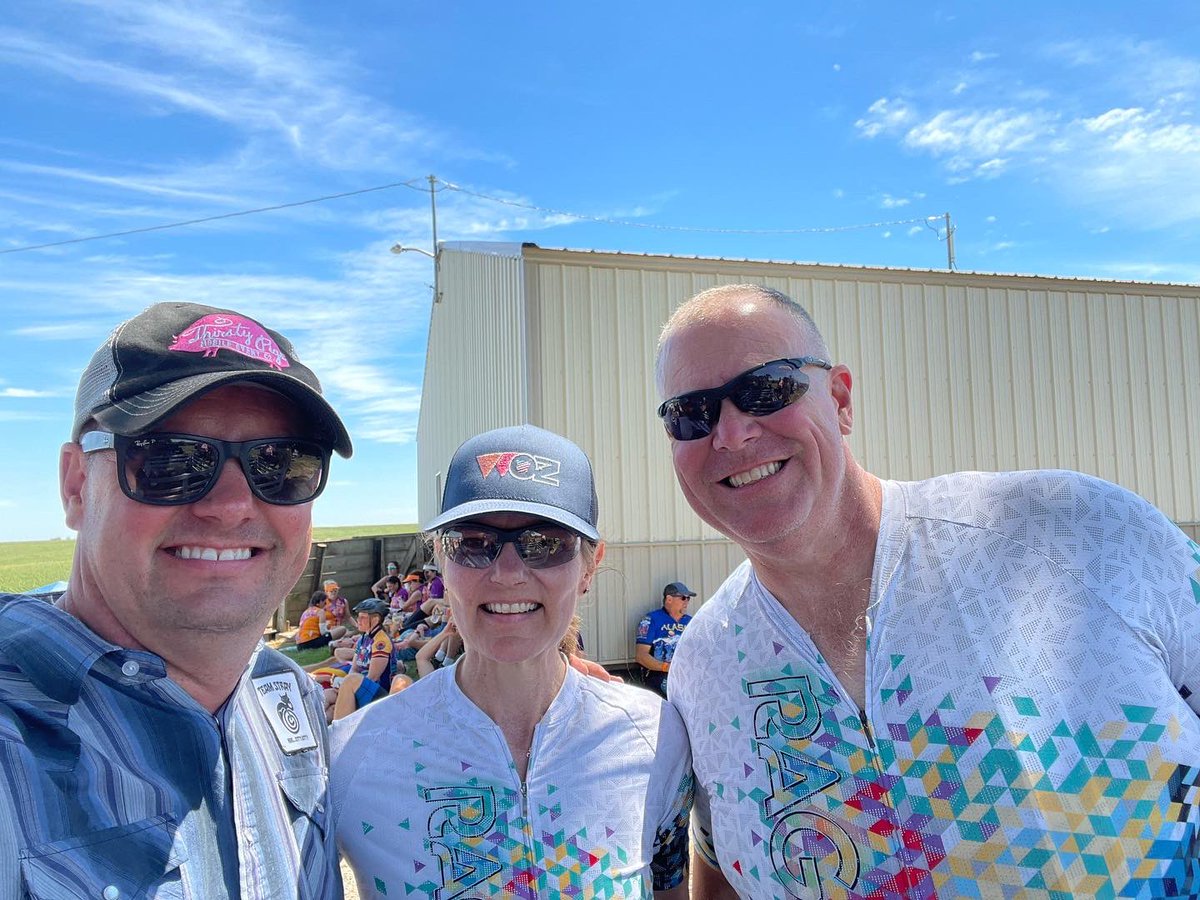 ThirstyPigs's tweet photo. Day one of @RAGBRAI_IOWA photos of friends, old and new! @IowaBicycle Mr Calf and the full nelsons! #cyclingfriends #LastWeekOfJuly #showcaseofiowa #thirstypigs #thirstypigseverywhere https://t.co/opGOJE20qx