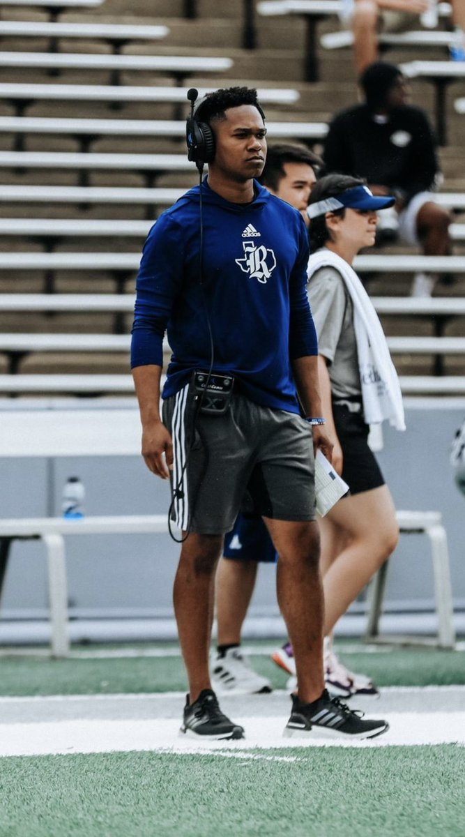 Right around the corner..🦉