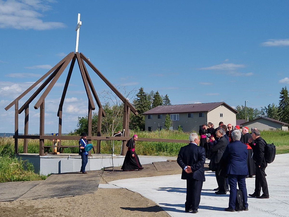 #PopeInCanada: Pope Francis arrives at Lac Ste. Anne, historic pilgrimage site. The Pope's visit to lake considered sacred by many & known for healing, takes place on July 26th, the Feast of Sts Joachim & Anne, parents of Mary. #PopeFrancis