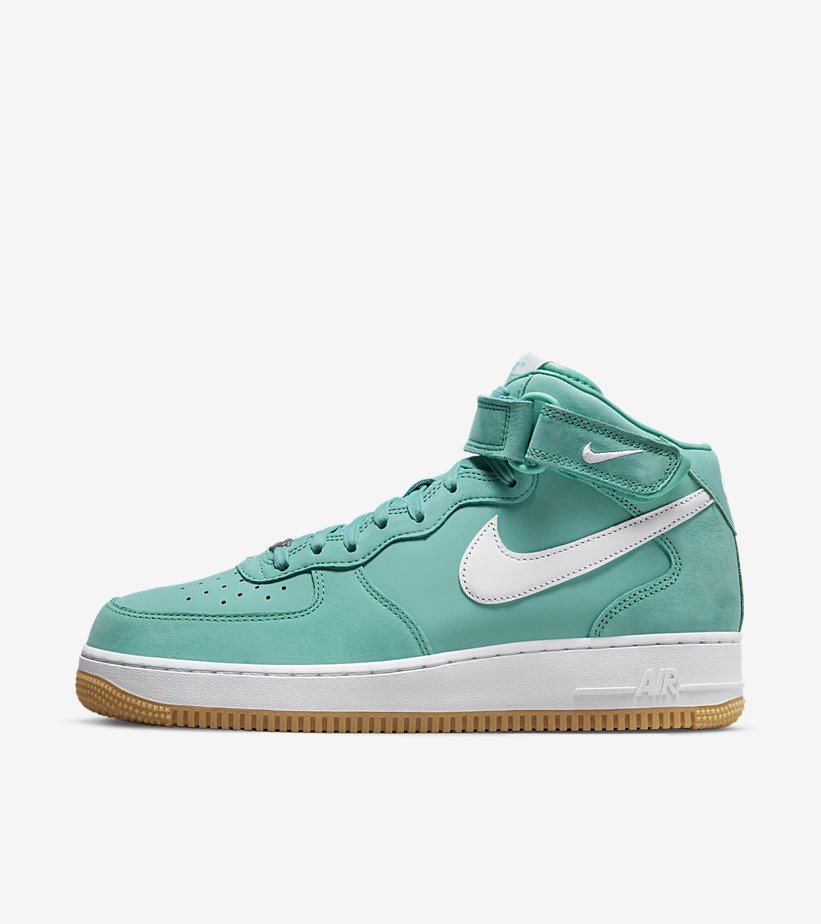 SNKR_TWITR tweet media