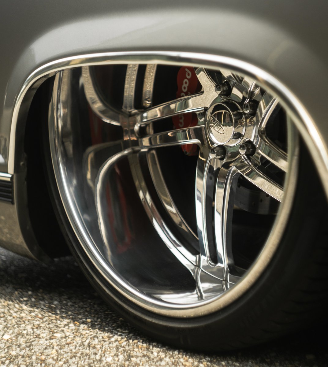 AccuAir's tweet photo. We caught up with @shortygarcia84โs insane 2-Door Chevy Tahoe, tucking a set of Billets hard thanks to #eLevel. ๐
#AccuAir #Bagged #BaggedChevy #Chevy #Tahoe #LSX #AmericanMuscle #TuckingTuesday #Slammed #AirRide https://t.co/paDwZ3KrSs