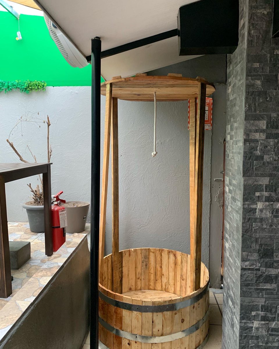 DesignSivar's tweet photo. Recuerdan este proyecto (foto1)  ya lo terminamos (foto 2,3 y 4) gracias a Dios el cliente quedó satisfecho con el resultado, se utilizará para aplastar uvas 🍇y sacar jugo (no consumible) gracias a Dios lo hicimos, dale Rt por favor para llegar a más restaurantes de El Salvador https://t.co/dcsI9Hc7Km