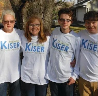 sd43dfl's tweet photo. In the Crystal City Council race for Ward 1, we give our Resolution of Support to @kiser_therese
#crystalmn #VoteBlue2022
https://t.co/H1YAc68QNz https://t.co/qWUN3g80lf