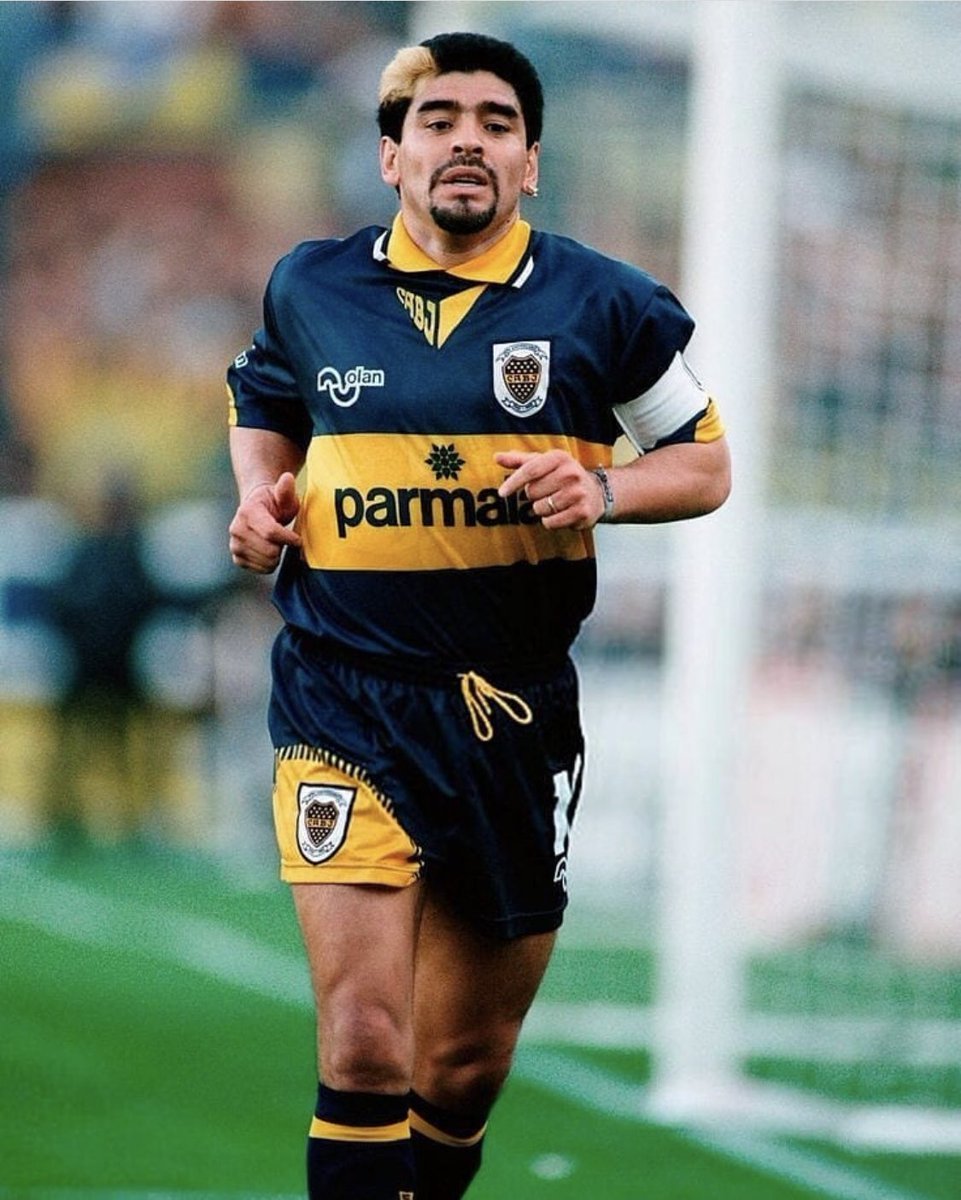 InfoGACOA's tweet photo. En ese match el 10 estrenó su nuevo look capilar, con un mechón de cabello rubio que sería tendencia.
#maradona #futbol #mechon https://t.co/vX0Njir6vc