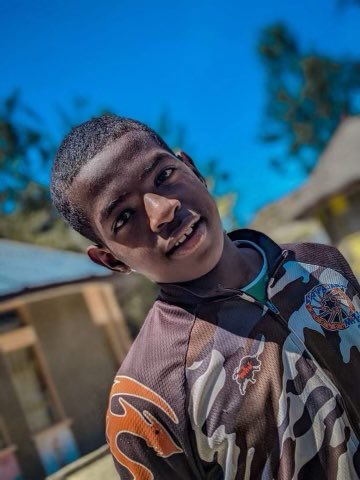 awassachildren1's tweet photo. Meet Fikadu Yishak. He is 13 years old and in the 6th grade. He loves playing soccer, and when he’s older he’d like to be a doctor so he can help others. https://t.co/8u6uWUjUPL #awassachildren #awassa #soccer #doctor #bigdreams @HouckCara https://t.co/cNbGD9135G