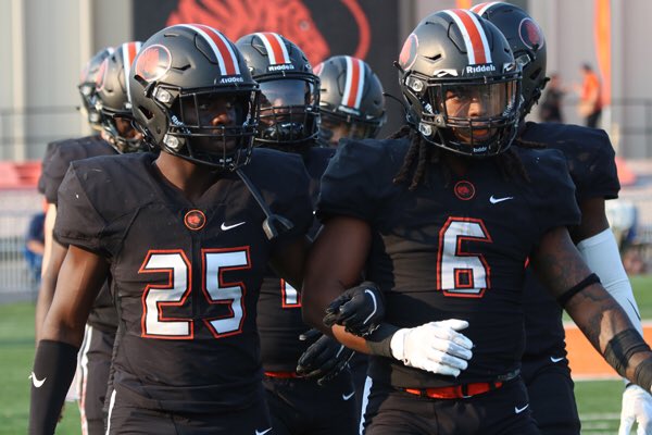 After a great conversation with <a href="/LitrentaJohn/">John Litrenta</a> I am blessed to receive my 1st offer from east central university!! @CoachBurnsGP <a href="/gopher_football/">🏈Gopher Football🏈</a>