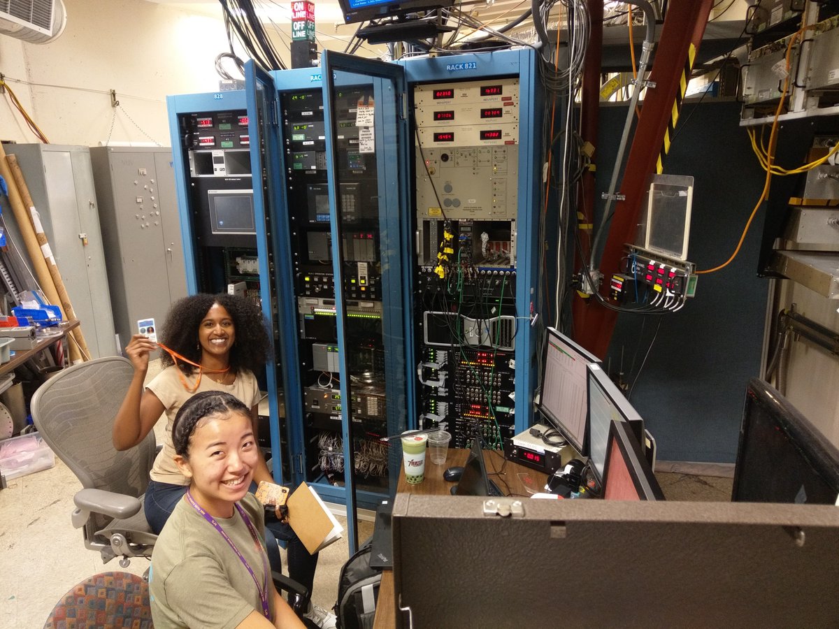SuperNanoAtNYC's tweet photo. Beamtime is ON at @SSRLnews with #SJSUScience researchers at beamline 10-1. The Diamond went from the glovebox to UHV with thanks to Sang-Jun Lee and Dennis Nordlund! @SuperNanoAtSJSU knows how to shoot X-rays with precision. Diamond is a #QuantumComputing material of the future. https://t.co/RVOZH2sXhr