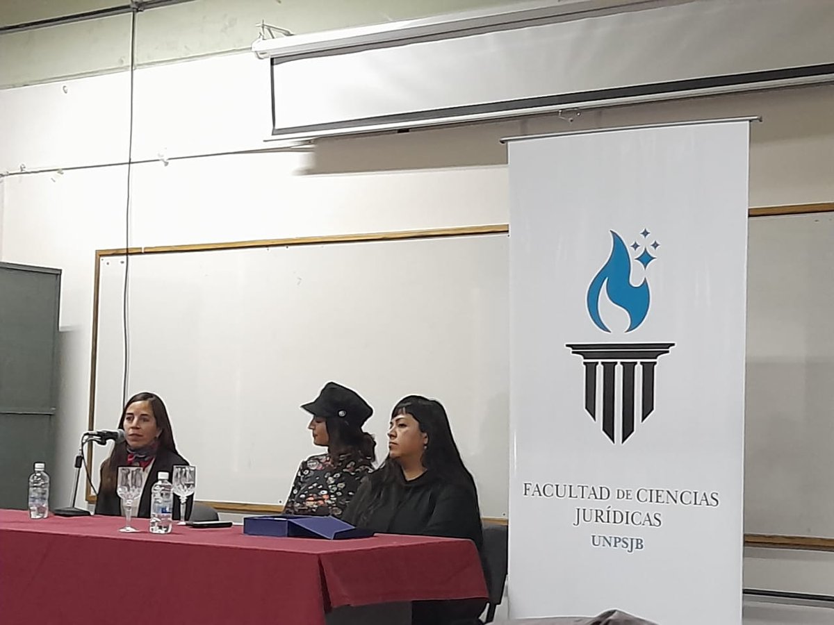 TatiNawelkir's tweet photo. Hoy estuvimos con @AnitaSicilia contando nuestro trabajo desde @ProyectandoCh en #contextoDeEncierro !
Gracias a la Defensa Penal y a lxs Jueces que siempre nos acompañan en este hermoso proyecto! ✊🏽
Gracias Anita por tus #LibrosEnLosPabellones 📚✊🏽 https://t.co/IWX47fYFvC