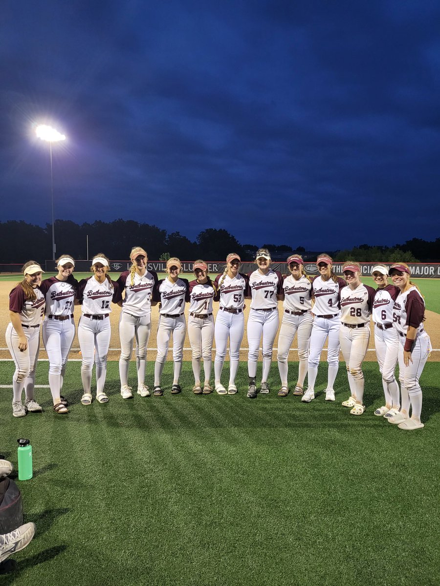 chicago_mt's tweet photo. That's a wrap. 7 seniors going off to play in college.  Our last group at the Batbusters. We have been with the organization 11 years and finished here with a great group of players and parents. See you on the field next year with a new organization. https://t.co/CyR5nJIlWN