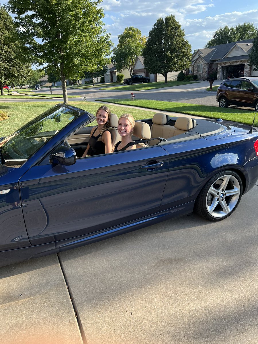 vanillamaize's tweet photo. Be safe girls. Have fun. Enjoy @DutchBros. @mallorypruitt_ @Avery_lowe24 @jeffreynlowe @maizesouthvb @brookelowe0 💯💯💪😎. #dropthetop https://t.co/XykZIb4WsK