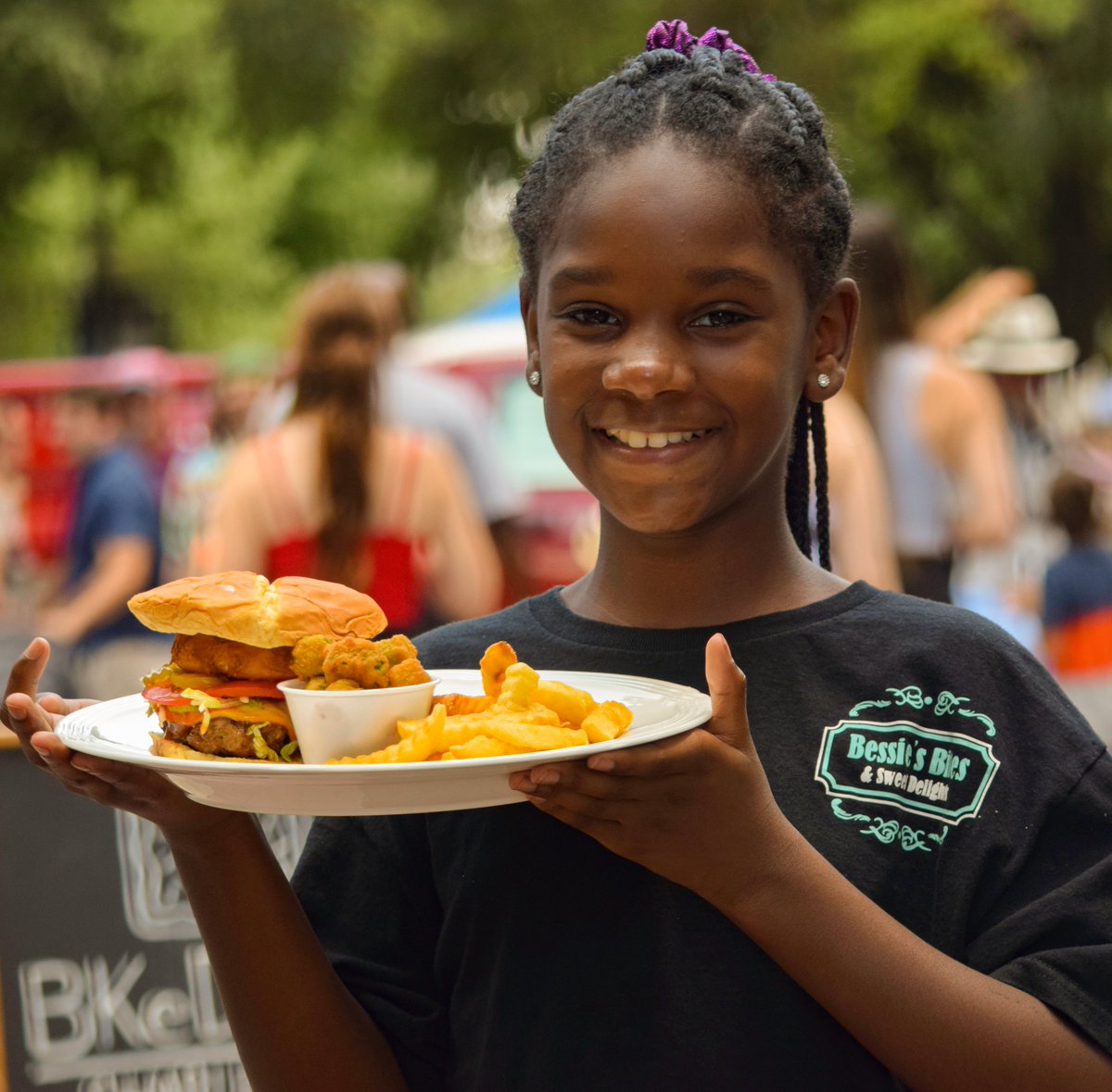 SodaCitySC's tweet photo. Are you ready to take Soul food to the next level? @bessie_bites offers sweet and savory meals infused with unique flavors. 7 flavored chicken wings, fried onion cheddar burger, chicken mac &amp; cheese egg roll and more! Follow https://t.co/oqQBW6kwWn See you at Soda City🤗 https://t.co/WwkWgGjGt3