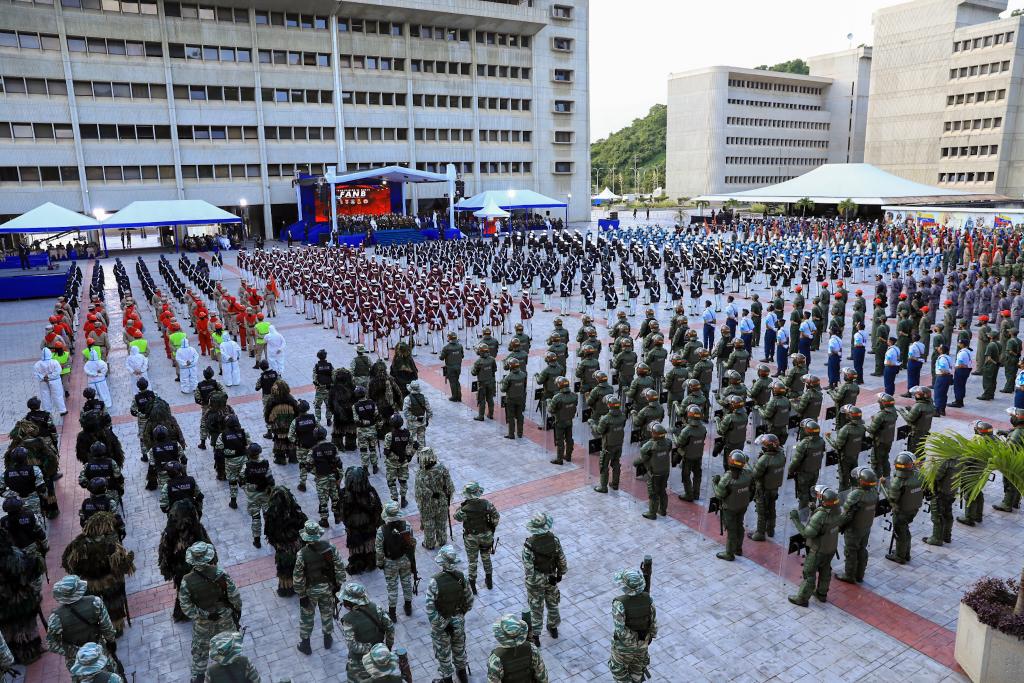 Importante acto de Transmisión de Mando de los Componentes de la Armada y la Aviación Militar Bolivariana, momento que sella con broche de oro el mes de julio, con una FANB fortalecida en lo institucional y en la acción para la defensa integral del territorio de Venezuela.