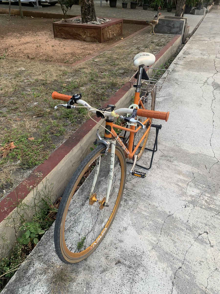 InsanMudaBike's tweet photo. Bismillahirrahmanirrahim jual sepeda kesayangan, masi chixed size 49
Semua masih original bawaannya full brave.m dan masi
Headset ritchey
Rem tektro
Ban asli vittoria masih ada
Freewheel 16t dan cog 17t
#fnfjb https://t.co/mOzu2OwXTl