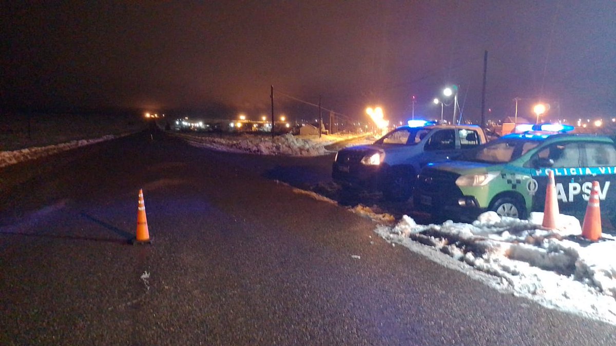 GOBIERNO DEL CHUBUT
MINISTERIO DE SEGURIDAD
Subsec de Seg Vial |#APSV

#ATENCION 
RN25 
COMENZARON LAS TAREAS PREVENTIVAS A LA ALTURA DE DOLAVON Y EN PASO DE INDIOS 
ANTE LA SITUACIÓN DE LA TRAZA DE LA RUTA NACIONAL QUE PERMANECERÁ CON RESTRICCIÓN PARA VEHICULOS LIVIANOS.