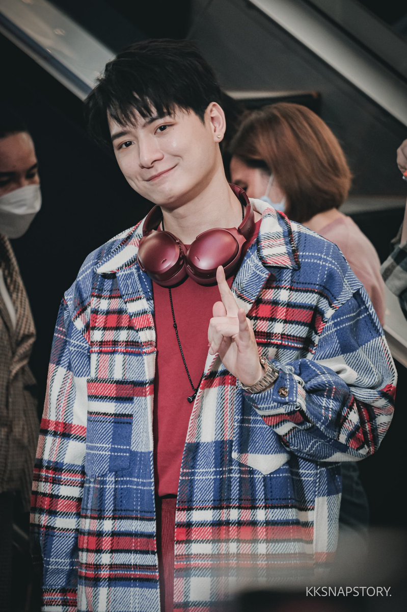 KKSNAPSTORY's tweet photo. 🤟🏻🤟🏻
#SkullcandyxKristDestinyOfUs 
#KristPerawat https://t.co/R7MxWPXcpS