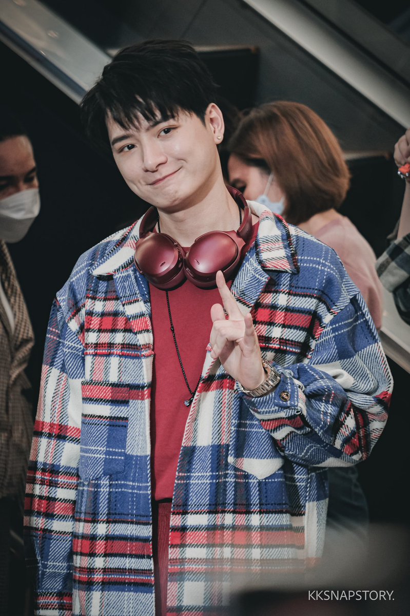 KKSNAPSTORY's tweet photo. 🤟🏻🤟🏻
#SkullcandyxKristDestinyOfUs 
#KristPerawat https://t.co/R7MxWPXcpS