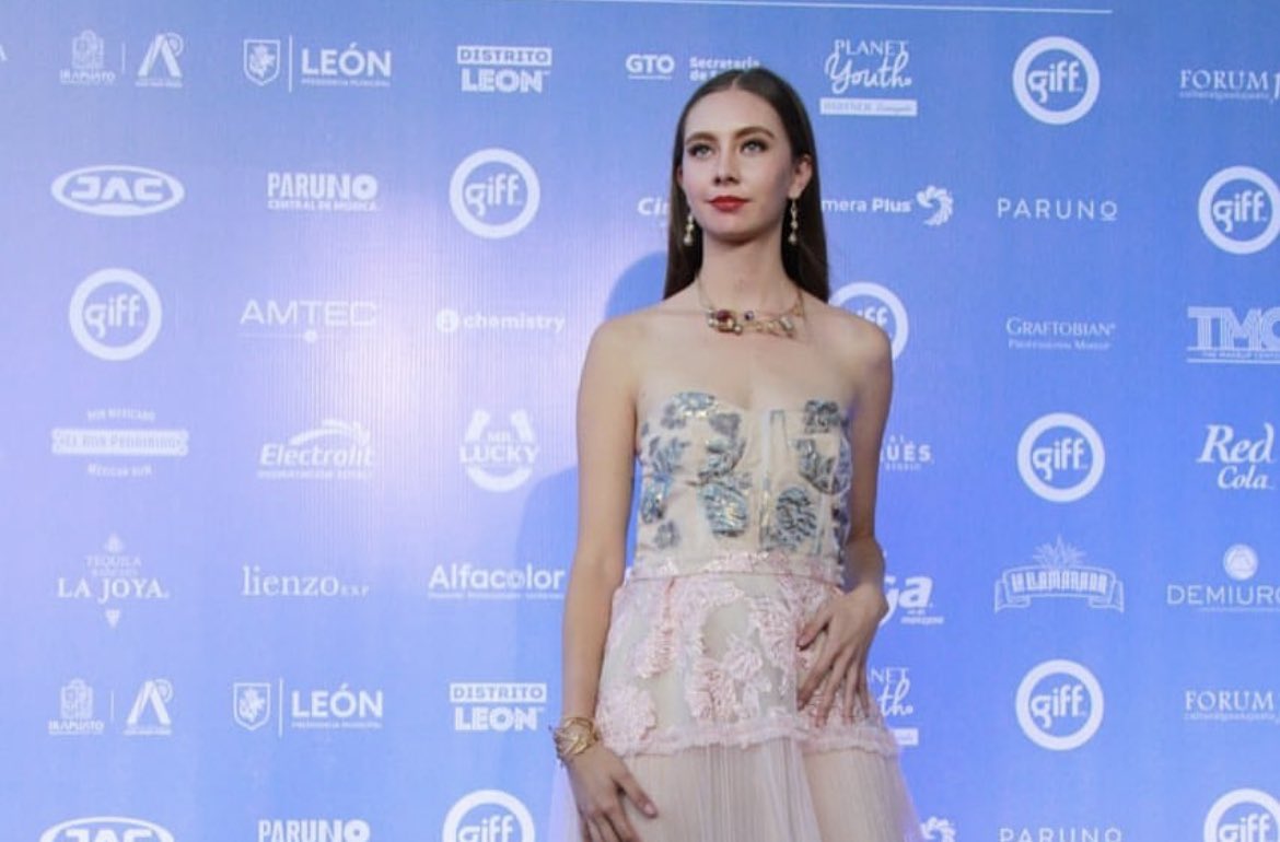 grettatrujillo's tweet photo. La marca mexicana @grettatrujillo presente en la alfombra roja del @giffmx by @bjxmoda conducido por @bellatrix_razo quien lucio uno de nuestros diseños y nuestra modelo @ammit_hitchcock de @talaveramodels con los vestidos exclusivos para una noche tan especial. https://t.co/tE0nLCvhQb