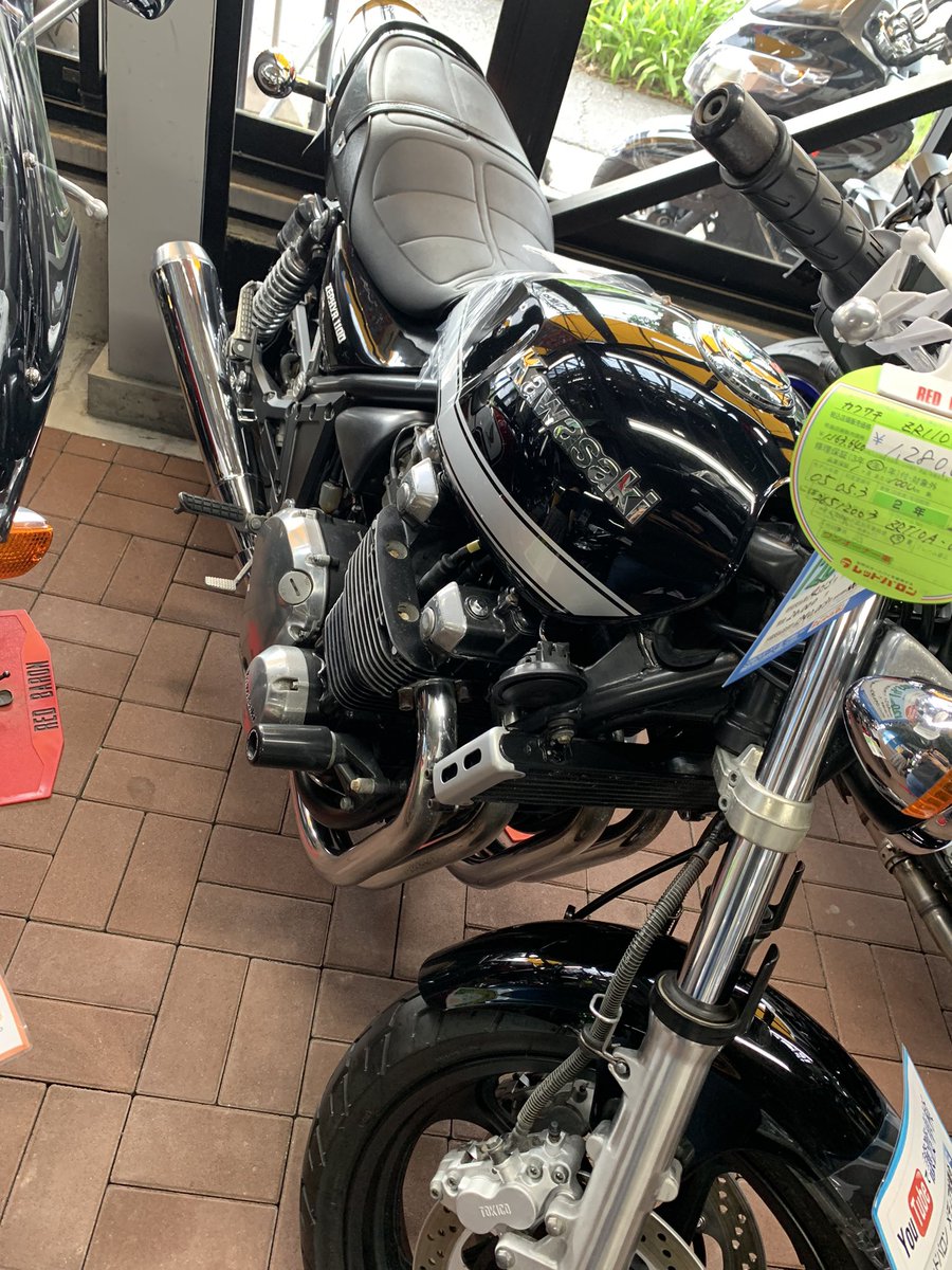 zzephyr0011's tweet photo. 前のオーナーが取り扱い方とか凄い丁寧な人だったから、取扱説明書とかスペアーキーまで残ってる。
バイクを売った理由が、もう歳だからって奥さんに止められたからみたい、前のオーナーが乗ってたみたいに大事に乗っていきたいなと思います。

＃バイク乗りと繋がりたい 
＃バイクとの出会い https://t.co/7nu4gXSOoA