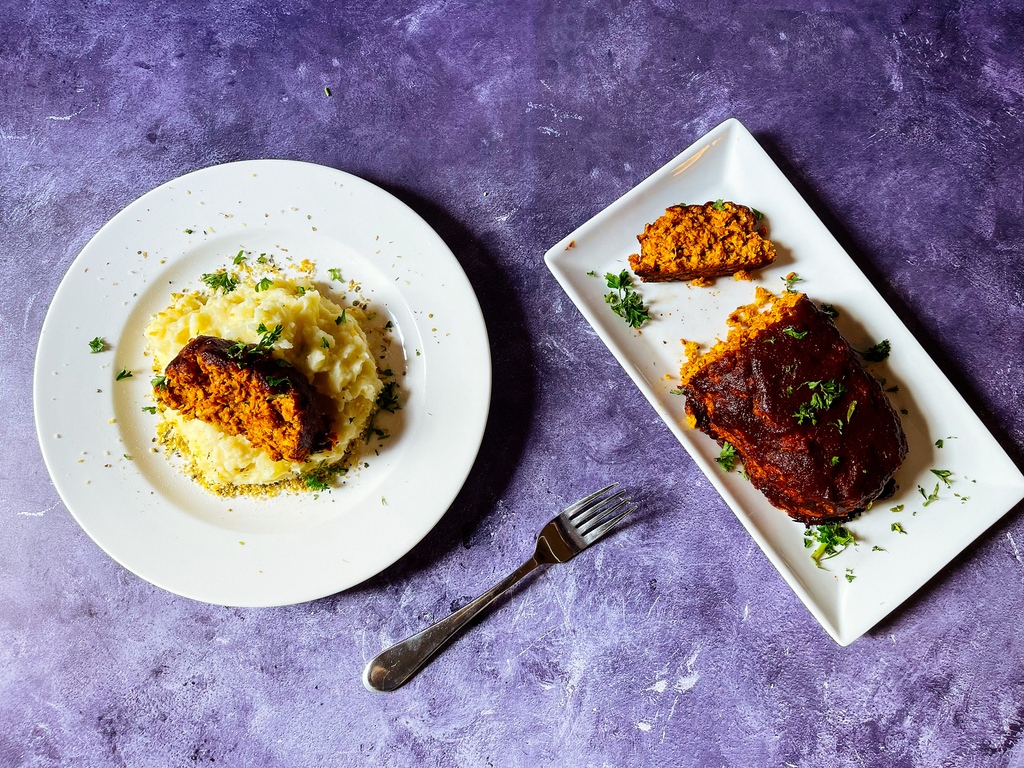 CauliCrunch's tweet photo. Check out this PLANT BASED "chicken" loaf recipe with JADA Chick’N Mix Barbeque Flavor and Cauli Crunch Taste of Italy! 

Keep an eye out  👀  for a giveaway coming to Instagram this Thursday!

Recipe here ⬇️
https://t.co/iZqzcelfLJ https://t.co/FJw6vpLXnu