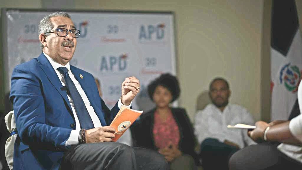 "La Alianza por la Democracia (APD) ratificó su lucha a favor de cambio de modelo económico, político y social por uno que esté enfocado en la distribución equitativa de los recursos económicos y la producción sostenibles de bienes y servicios", así lo expresó Carlos Sánchez.