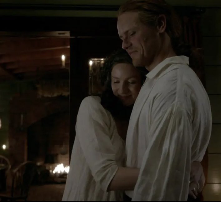 sbstevenson2's tweet photo. This whole scene was so cute but also lowkey makes me sad because just… everything lol — Jamie holding a baby, Claire braiding her hair & watching her boys, them just being all cuddly and giggly… and, and… THEY COULD HAVE HAD THAT WITH ALL THEIR TWELVE SPOONS 🥹😭 https://t.co/tag9klabBU