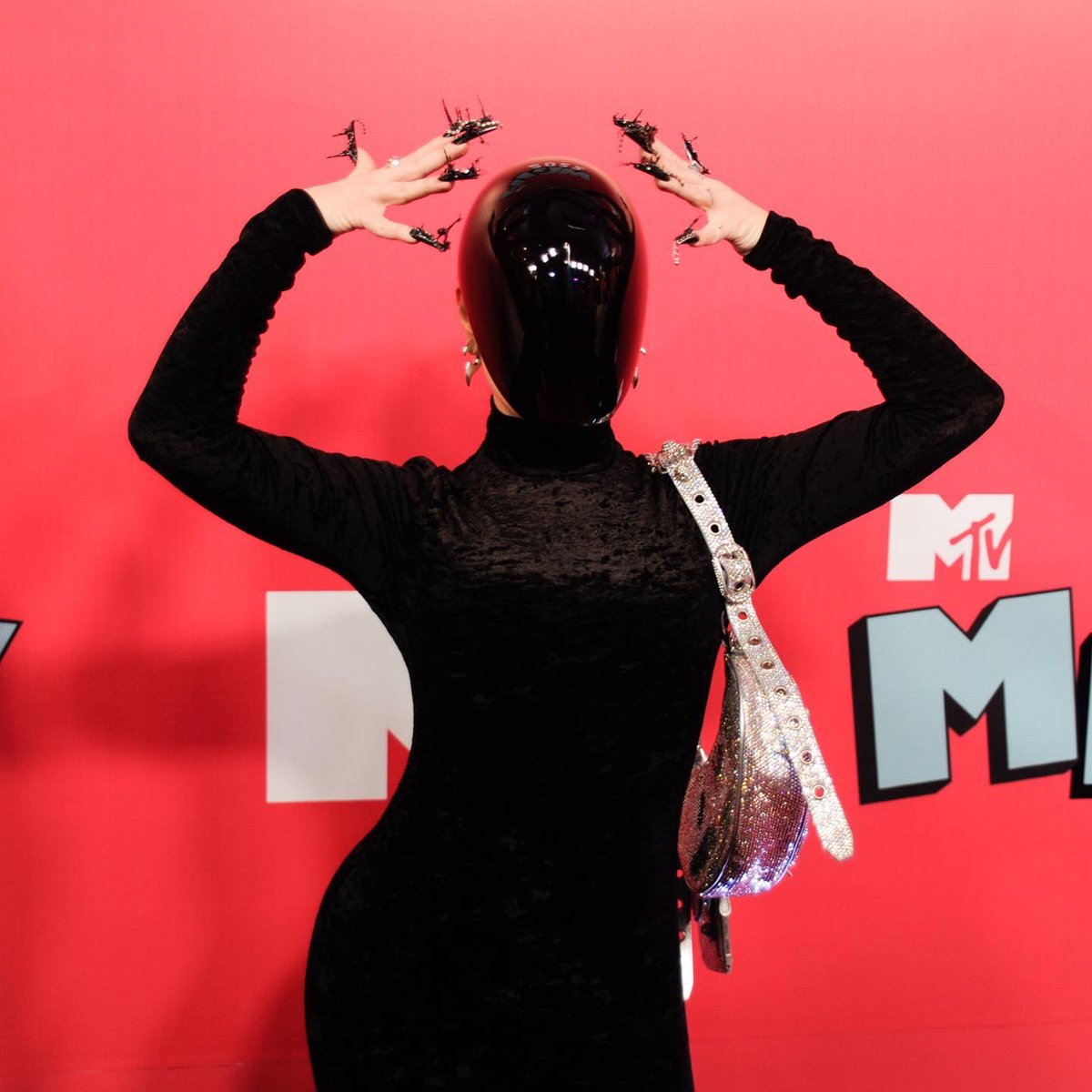 HugoGloss's tweet photo. Kim Kardashian, é você? Ou será que é a Julia Fox que veio pro #MTVMiaw2022?! Não... só podia ser ela: @gessicakayane! Espia só o look ousadíssimo da influencer pro #MTVMiaw2022! Se for pra não causar, ela nem sai de casa, né?! (📸: Lucas Ramos/Brazil News;Eduardo Martins/Agnews) https://t.co/cPxGqP8u0W