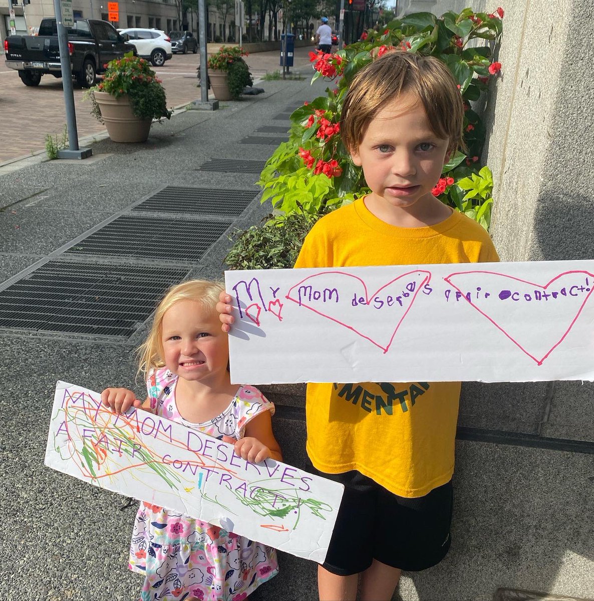 ppwpunion's tweet image. Thank you so much to everyone who attended our rally to hear and amplify our union’s demands! 

We need a fair contract and better wages NOW! With all of our community’s love and support, we know that we will win!

#IStandWithPPWorkers