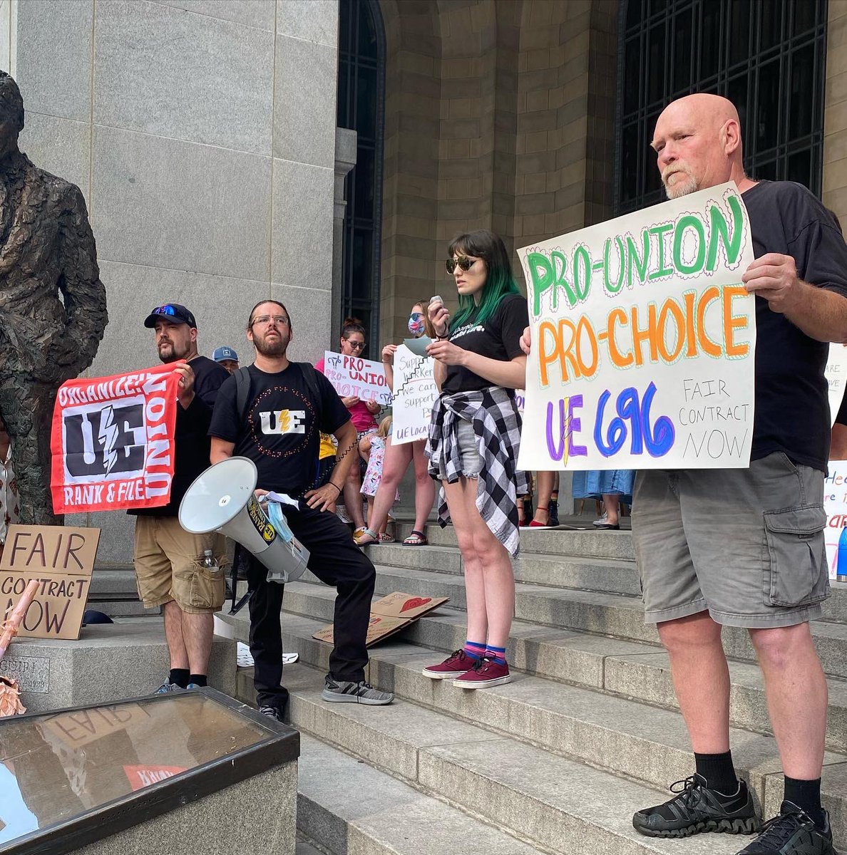 ppwpunion's tweet image. Thank you so much to everyone who attended our rally to hear and amplify our union’s demands! 

We need a fair contract and better wages NOW! With all of our community’s love and support, we know that we will win!

#IStandWithPPWorkers