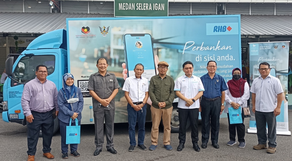 FintechNewsMy's tweet photo. RHB Expands Its Mobile ATM Services to Push Financial Inclusion in Sarawak https://t.co/l0djRRMhMg @RHBGroup #Malaysia #fintech #financialinclusion #mobileatm #atm https://t.co/0ASon31MJm