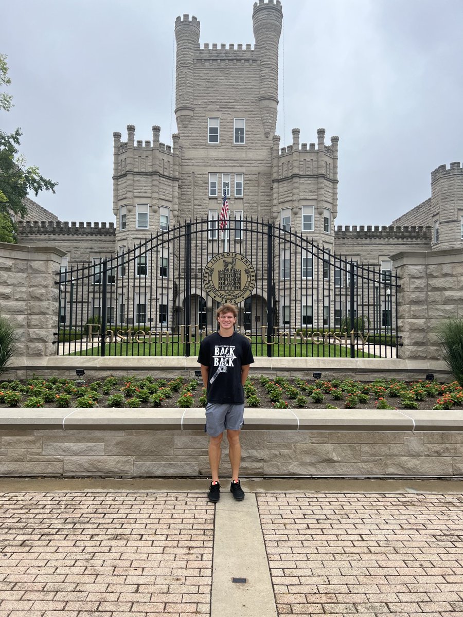 Had a great visit today at eastern Illinois!!! Great coaching staff and love what they are doing!! ⁦<a href="/FB_Coach_Wilk/">Chris Wilkerson</a>⁩ ⁦<a href="/CoachJoeDavis/">Joe Davis</a>⁩ ⁦<a href="/coachGristick/">Adam Gristick</a>⁩ ⁦<a href="/CoachMorris_/">Adam Morris</a>⁩ ⁦@ColeHooverEIU⁩ ⁦<a href="/CoachBignell/">Clay Bignell</a>⁩ ⁦<a href="/AllenTrieu/">Allen Trieu</a>⁩ ⁦<a href="/ChadSimmons_/">ChadSimmons</a>⁩