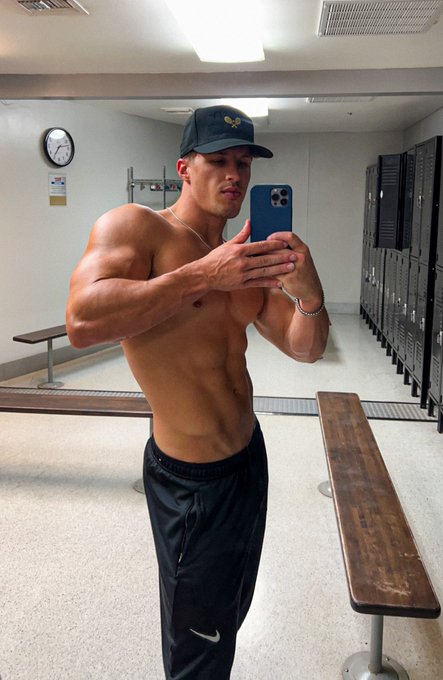 guess my weight 👀 https://t.co/Td1d2uldds