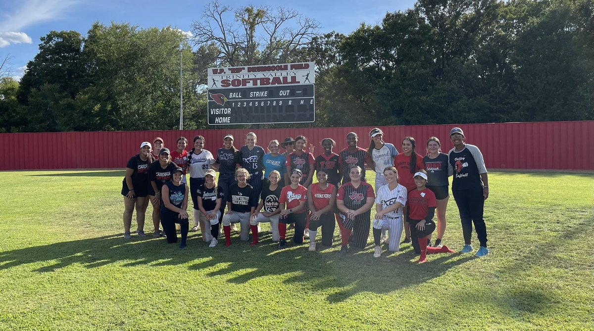 Thanks to our middle schoolers and prospects for coming out to camp with us this morning and afternoon! It was a hot 🥵 one, but good work was still done!

S/O to our Cardinals for coming out to give a hand! 
#birdgang | #growthegame