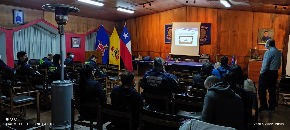 Para voluntarios del Cuerpo de Bomberos Hualpén y en dependencias de la Primera Compañía, se desarrolla la parte teórica del curso Control Fuego en Vehículos. Saber para Servir. <a href="/BomberosdeChile/">Bomberos de Chile</a> <a href="/ANB_Chile/">Academia Nacional</a> <a href="/csalazaralvarez/">Carlos Salazar</a>