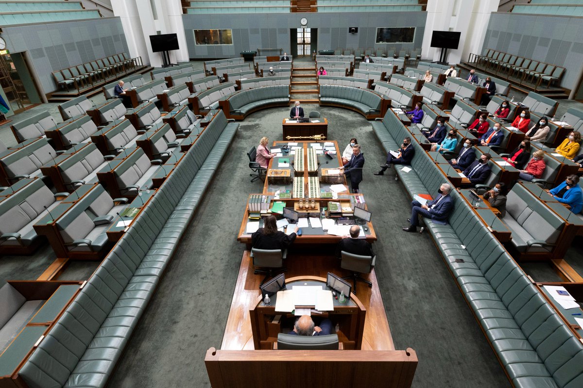 A picture by <a href="/ellinghausen/">Alex Ellinghausen</a> tells a thousand words etc. The House of Representatives during debate on the government's climate change bill a shirt time ago.