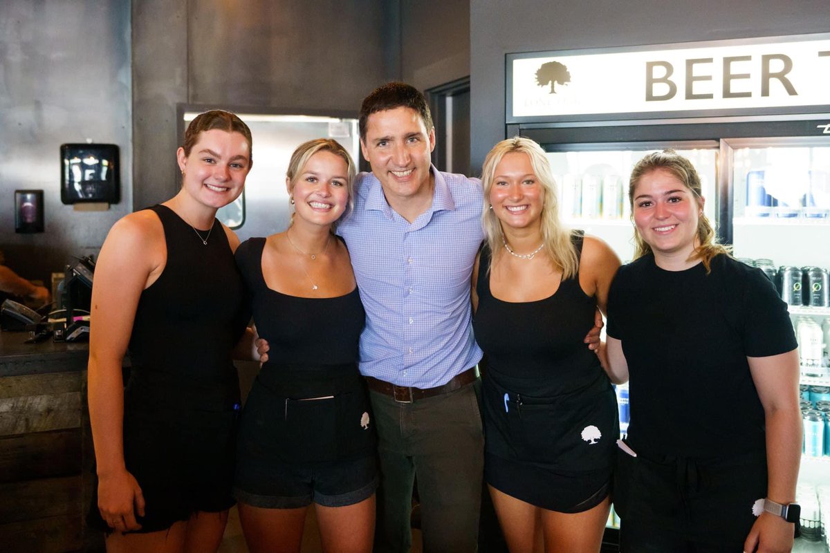 cla_902's tweet photo. And in other news #BlackFaceCommunist aka #BlackFaceGroper strategically placed hands for each gender photo. 🤦♀️. Is this what is meant by #TipCreep? Maybe this is why Canada can’t have nice things!! @MrStache9 @TheoFleury14 @catturd2 @RightOfEast https://t.co/0iBQ7JRpye
