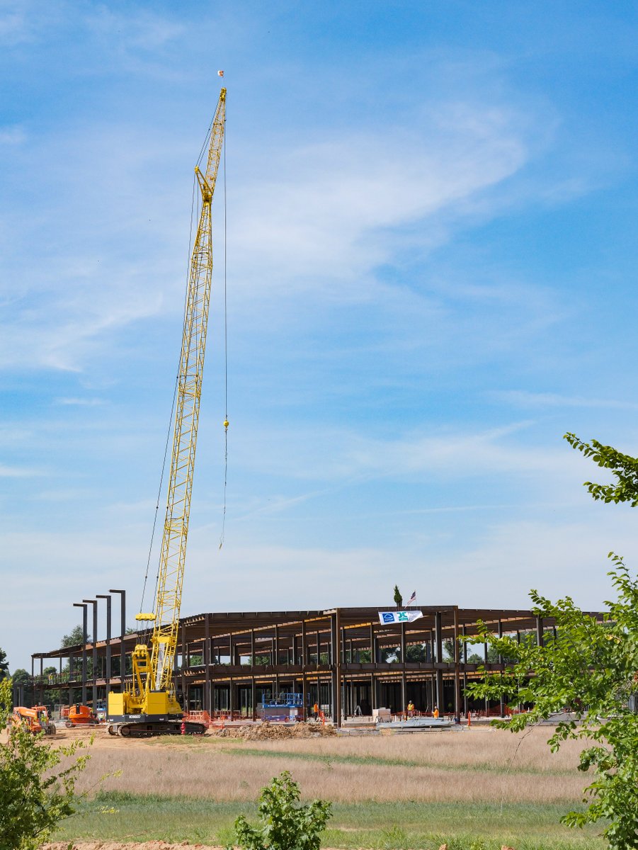 Baptist and the Jackson Clinic held a #toppingout ceremony today to celebrate a major milestone for a new 134,966-square-foot, $62,000,000 medical office building in Jackson, TN. The building is slated to open in fall 2023.

#BaptistCARES #healthcareconstruction #BetterCARE