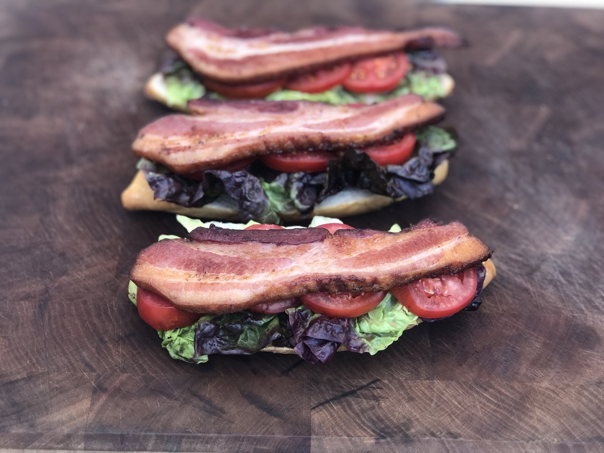 TheBaconer's tweet photo. Who loves crispy bacon, epic BLTs, air fryers &amp; easy clean up? We air fried our Small Batch Bacon Strips &amp; made🥓+🥬+🍅=🥪✅No cooking spray needed—bacon releases fat during the process (save this).✅Set oven to 350 for crispy strips✅Cook 10-11 minutes.
#bacon #airfryer #recipe https://t.co/RobMfpYDRz