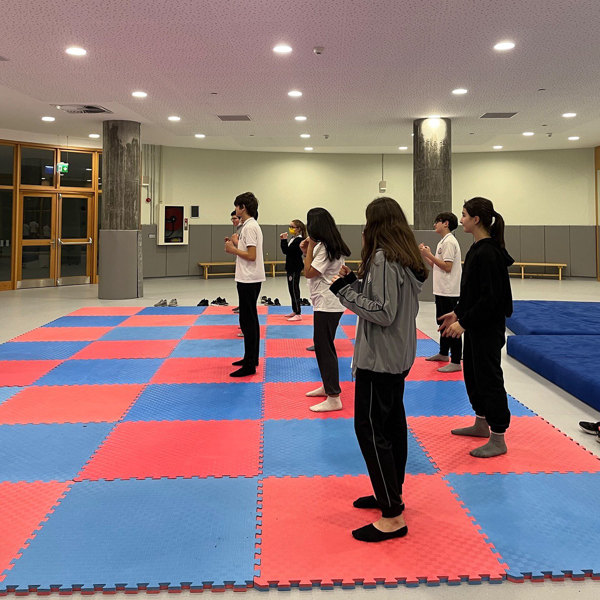 Bizim gençler karateye gönül vermişler!😎 Beykoz Koç Ortaokulu öğrencilerimizin Karate antrenmanlarından #tbt kareleri. #beykozdasporçokgüzel