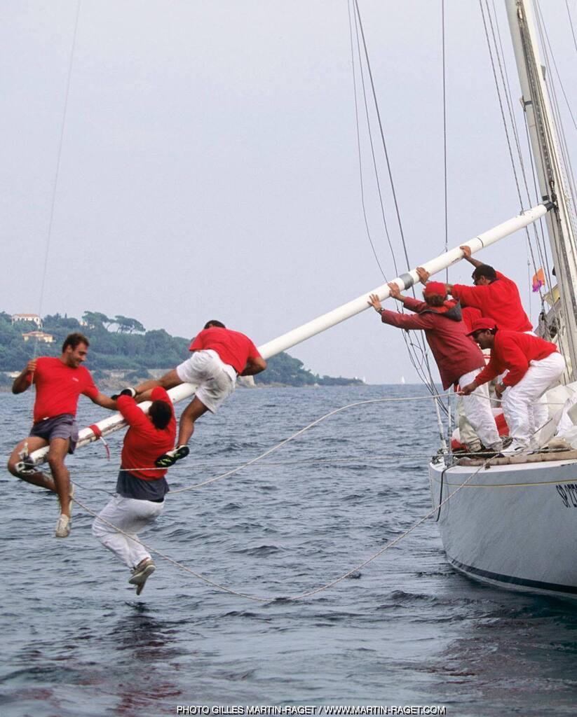 GilMartinRaget's tweet photo. On the rocks! #sailing #yachting #boat #yacht #sailingstagram #voilier #sails #sailors #maxiyachts #superyacht #bigboat #barco #segelboot #barcavela #sailingstagram #offshore #dream #sailboat #design #lifestyle #luxury #maxiyacht #12meter  #lesvoilesdesa… https://t.co/JerX1kGeea https://t.co/EGDwr8xcr5