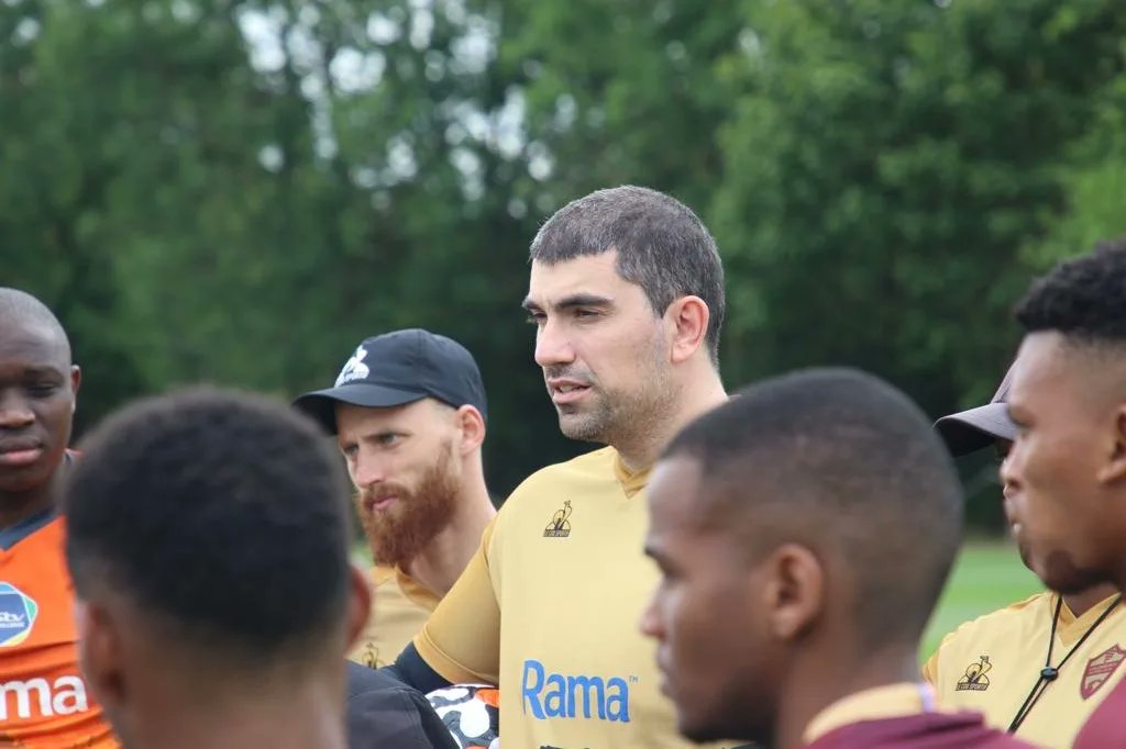 StellenboschFC's tweet photo. 🇿🇦 Boys are buzzing in the UK yeah 🇬🇧

Yesterday's 1-0 victory against Kerala Blasters FC should be a serious confidence booster going into the #NextGenCup2022

All the best today lads. 

#StellenboschFC #ProudlyStellenbosch 🍇 #Asidlali #DStvPrem #SFConTour
#UnitedKingdom https://t.co/8tnzevCDHR
