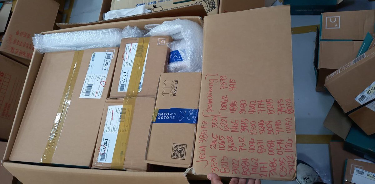 purpleballoonph's tweet photo. #PBPUpdates
Box 21 and 22, Jumbo and Regular box already picked up by GSK last July 25, already have here with me the tracking numbers but when I track it, there's no data yet. Will update you all if meron na. Thank you so much! https://t.co/HQST5LZjZb
