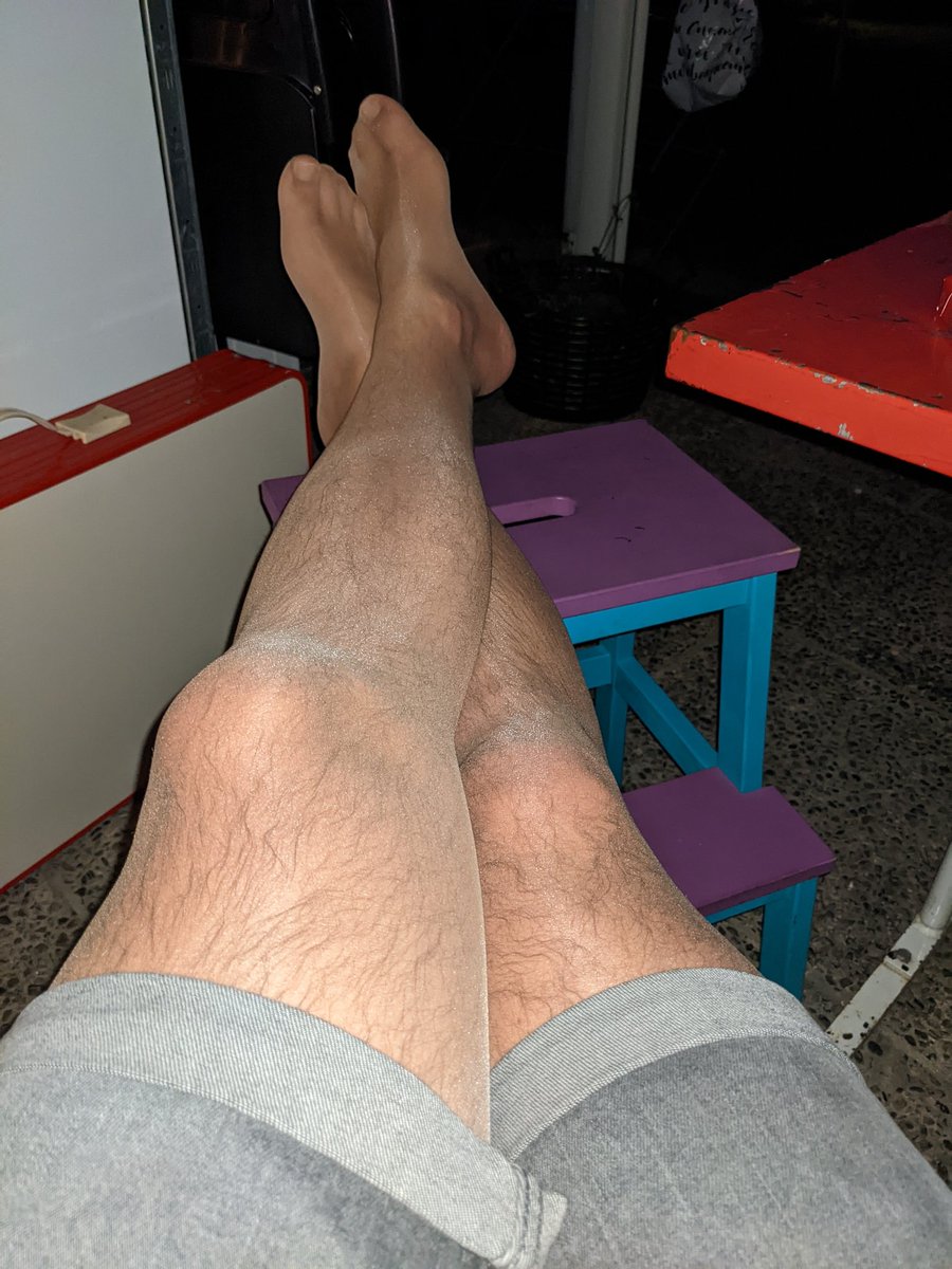 R_Bolano's tweet photo. #nylonbro #pantyhose #mantyhose #nylons #menintights https://t.co/6obLPbg46I