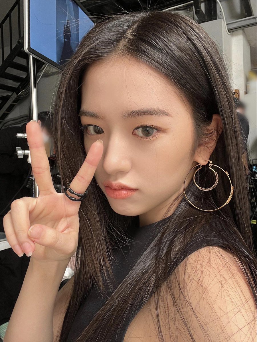 yujpics's tweet image. this yujin selca